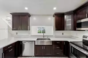 10837 NW 8th St, Pembroke Pines, FL 33026 - Photo 5