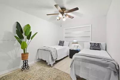 401 SW 72nd Ave, Pembroke Pines, FL 33023 - Photo 23