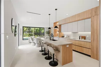 1017 SW 13th Ct, Miami, FL 33135 - Photo 11