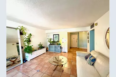 1658 Bay Rd #203, Miami Beach, FL 33139 - Photo 5