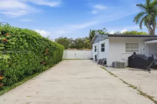 10321 Fairway Heights Blvd, Miami, FL 33157 - Photo 7