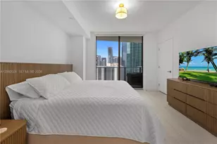77 SE 5th St, Miami, FL 33131 - Photo 25