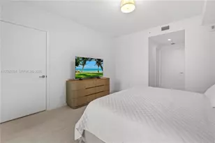 77 SE 5th St, Miami, FL 33131 - Photo 21