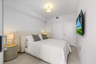 77 SE 5th St, Miami, FL 33131 - Photo 27