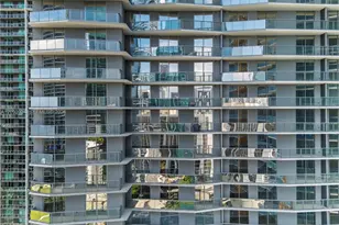 77 SE 5th St, Miami, FL 33131 - Photo 9