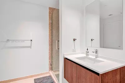 88 SW 7th St #910, Miami, FL 33130 - Photo 5