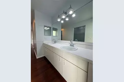 19603 NW 82nd Pl, Hialeah, FL 33015 - Photo 5