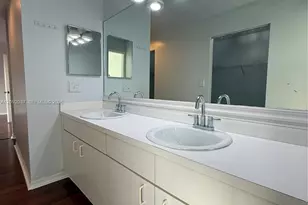 19603 NW 82nd Pl, Hialeah, FL 33015 - Photo 5