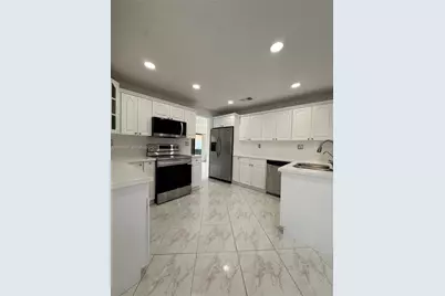 19603 NW 82nd Pl, Hialeah, FL 33015 - Photo 15