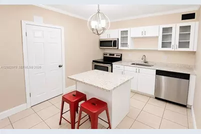 985 SW 10th St, Miami, FL 33130 - Photo 11