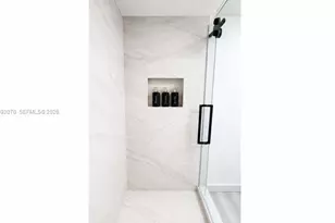 985 SW 10th St, Miami, FL 33130 - Photo 15