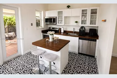 985 SW 10th St, Miami, FL 33130 - Photo 3