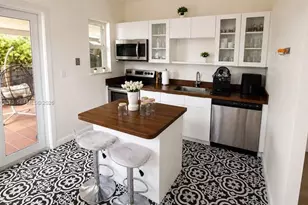 985 SW 10th St, Miami, FL 33130 - Photo 3