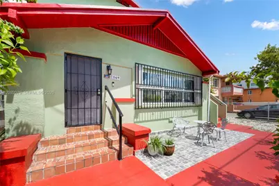 569 SW 5th St, Miami, FL 33130 - Photo 23