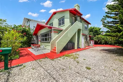 569 SW 5th St, Miami, FL 33130 - Photo 1