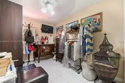 569 SW 5th St, Miami, FL 33130 - Photo 15