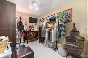 569 SW 5th St, Miami, FL 33130 - Photo 15