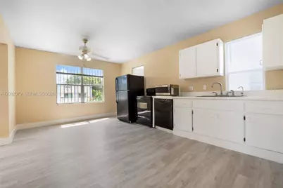 569 SW 5th St, Miami, FL 33130 - Photo 5