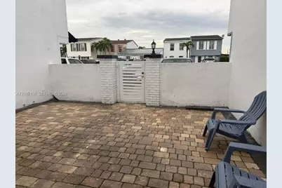 1324 W 71st St, Hialeah, FL 33014 - Photo 35