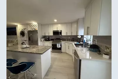 1324 W 71st St, Hialeah, FL 33014 - Photo 9