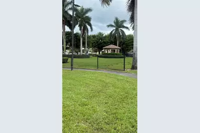 3301 W 89th Ter, Hialeah, FL 33018 - Photo 11