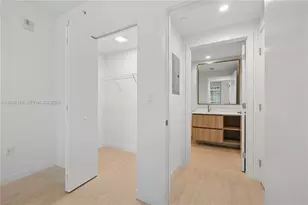 77 SE 5th St, Miami, FL 33131 - Photo 7
