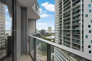 77 SE 5th St, Miami, FL 33131 - Photo 13