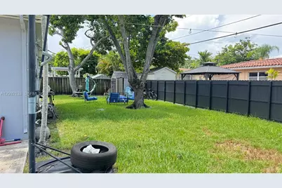 13260 NE Miami Ct, North Miami, FL 33161 - Photo 3