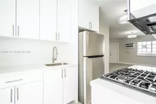 2418 Flamingo Dr, Miami Beach, FL 33140 - Photo 7
