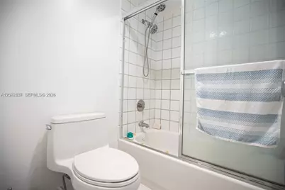 3701 N Country Club Dr #902, Aventura, FL 33180 - Photo 17