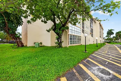 2000 Atlantic Shores Blvd #120, Hallandale Beach, FL 33009 - Photo 25