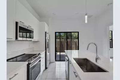 8195 NW 104th Ave #2, Doral, FL 33178 - Photo 3
