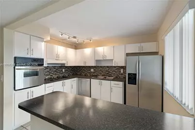 321 Lakeview Dr #204, Weston, FL 33326 - Photo 3