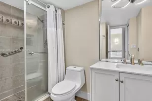 20301 W Country Club Dr, Aventura, FL 33180 - Photo 33