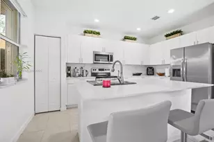 2605 SE 10th St, Homestead, FL 33035 - Photo 13