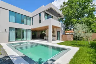 135 SW 29th Rd, Miami, FL 33129 - Photo 1