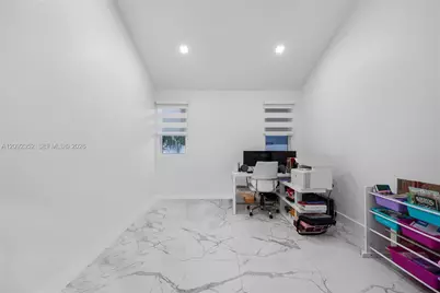 15123 NW 87th Pl, Miami Lakes, FL 33018 - Photo 5