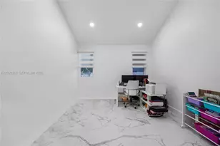 15123 NW 87th Pl, Miami Lakes, FL 33018 - Photo 5