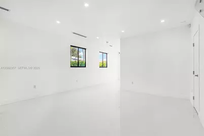 3453 NW 4th St, Miami, FL 33125 - Photo 11