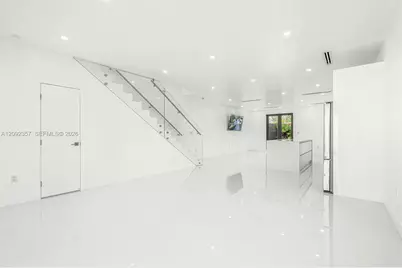 3453 NW 4th St, Miami, FL 33125 - Photo 9