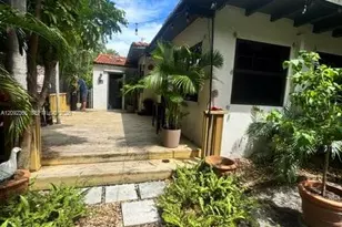 1628 NW 8th St, Miami, FL 33125 - Photo 19