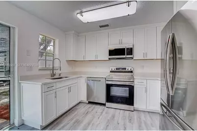 10701 SW 10th Ct, Davie, FL 33324 - Photo 9