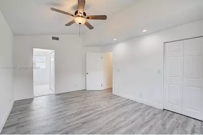 10701 SW 10th Ct, Davie, FL 33324 - Photo 17