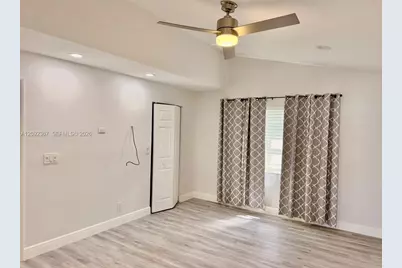 10701 SW 10th Ct, Davie, FL 33324 - Photo 15
