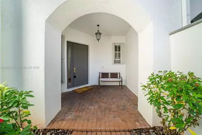 887 W Spinnaker Dr W, Hollywood, FL 33019 - Photo 11