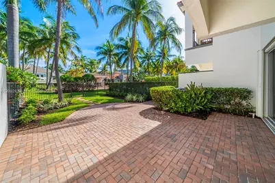 887 W Spinnaker Dr W, Hollywood, FL 33019 - Photo 13