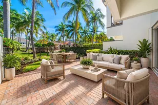 887 W Spinnaker Dr W, Hollywood, FL 33019 - Photo 1