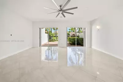 887 W Spinnaker Dr W, Hollywood, FL 33019 - Photo 17