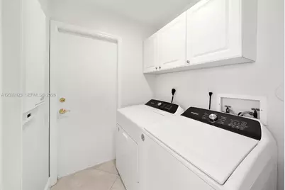 887 W Spinnaker Dr W, Hollywood, FL 33019 - Photo 27