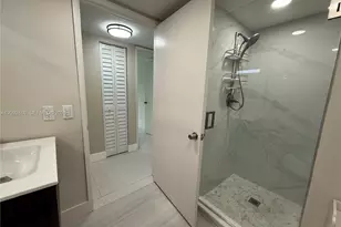 9405 Fontainebleau Blvd, Miami, FL 33172 - Photo 15